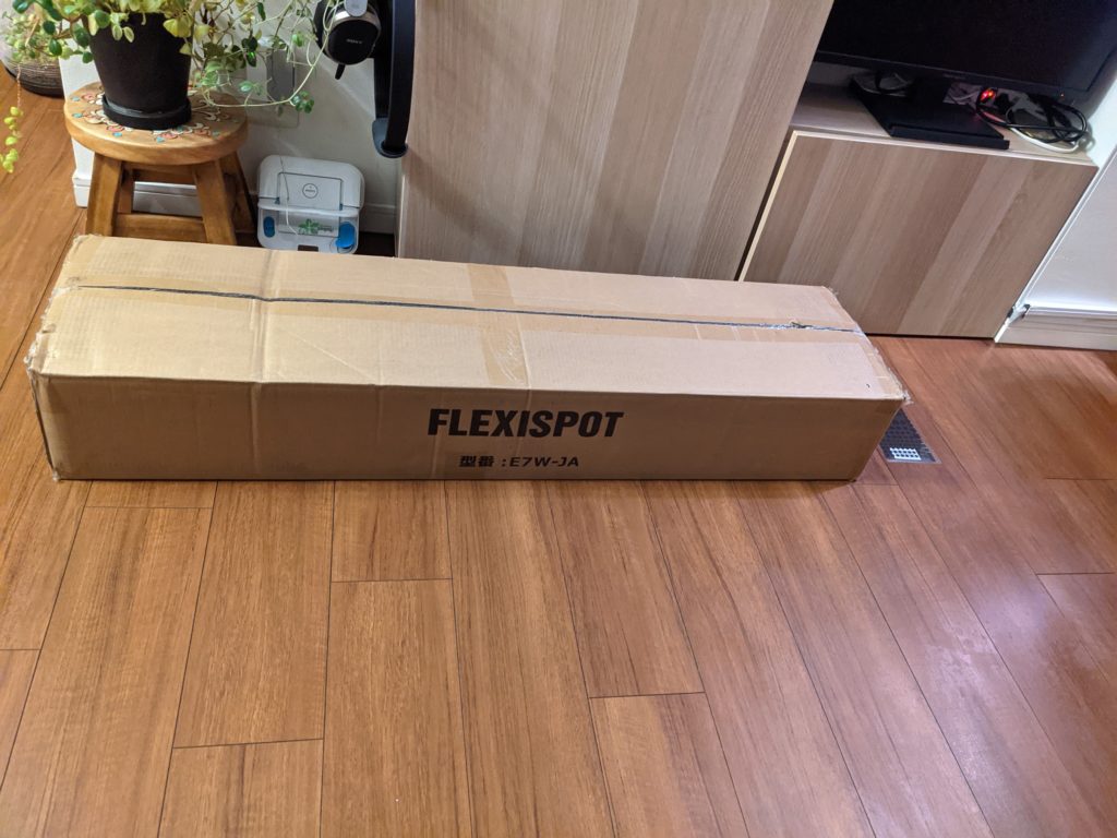 【FlexiSpot E7】自宅に電動昇降デスクを導入！モックと設計図を作ってマルトクショップで特殊な形の110cm幅天板を注文してみた。(組み立て編)